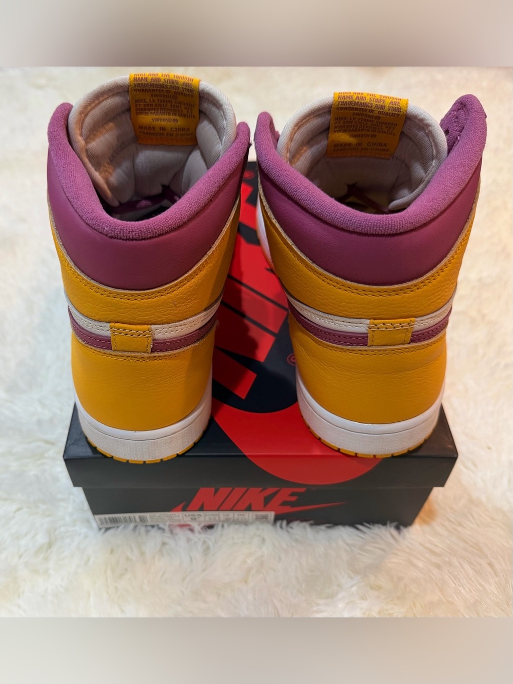 Jordan 1 Retro High OG Brotherhood - Men's 9.5 / Women’s - 555088-706 - Picture 7 of 13